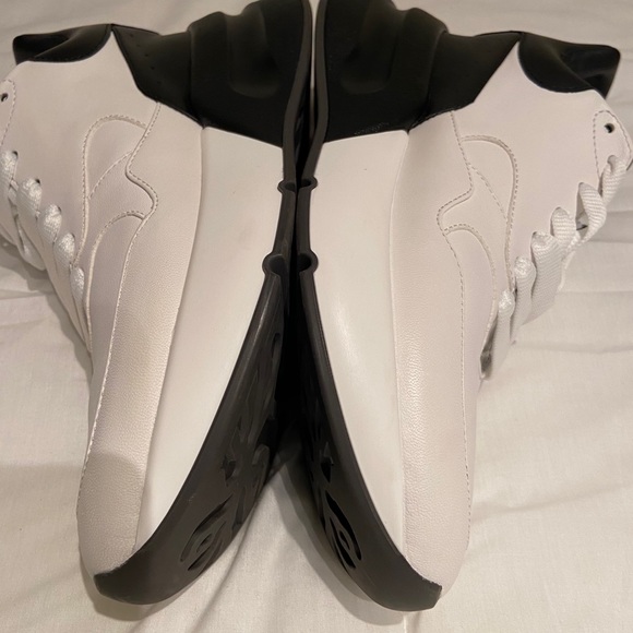 Sneakers - Picture 3 of 5